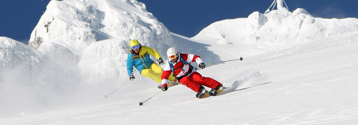 Alpin Skifahren am Dachstein Gletschergebiet