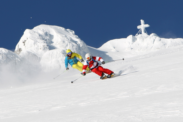 Alpin Skifahren am Dachstein Gletschergebiet